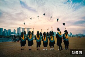 新加坡计划从小学四年级引入AI教育，专家呼吁警惕儿童发展风险